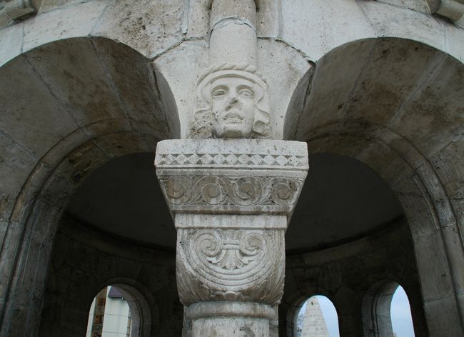 アップにすると顔が見えます。