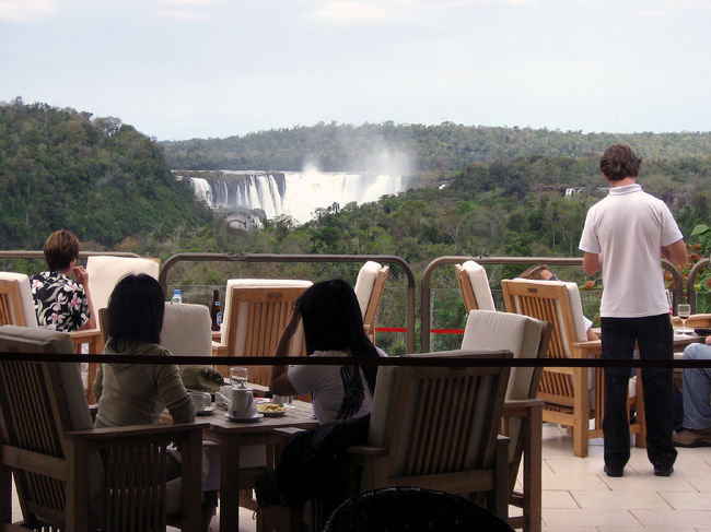 外のテラスでこんな風に食事が出来ます。