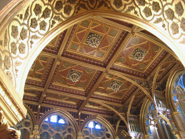 国会議事堂内部<br /><br />廊下の天井と壁の装飾<br />隅々まできめ細かく丁寧に装飾が施されています。