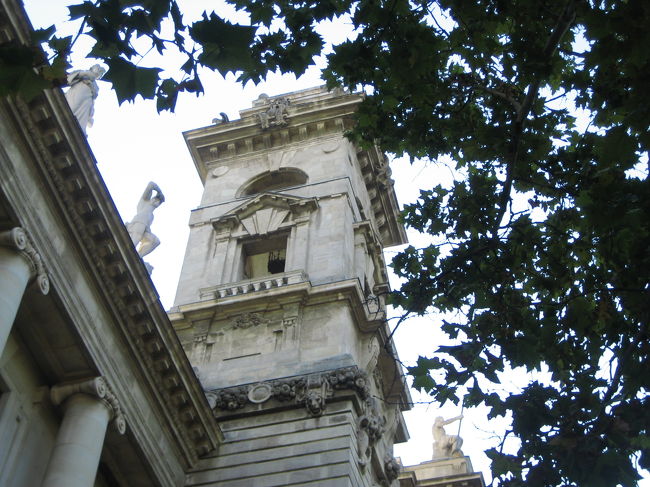 民族博物館<br /><br />国会議事堂を建てるにあたって設計を公募したところ、現在の国会議事堂が金賞で、民族博物館が銀賞だったという歴史ある建物です。<br />でも実際にかけた金は、国会議事堂はもちろん桁違いのようで@