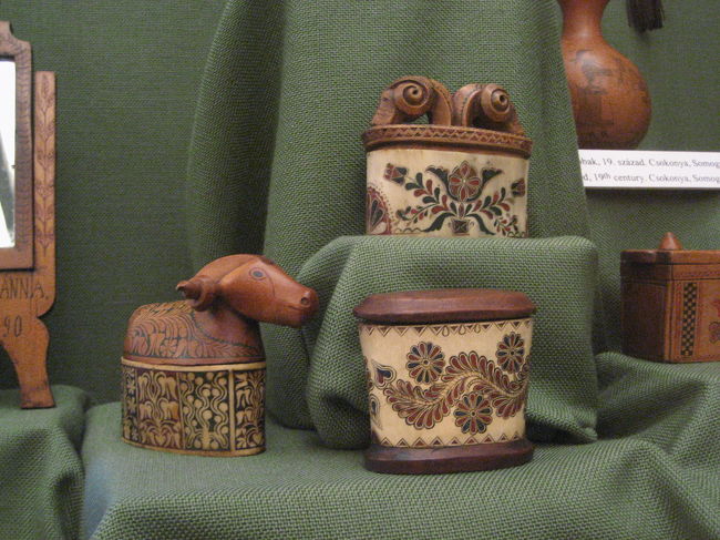 民族博物館の象牙作品の展示<br /><br />可愛いし見事です。