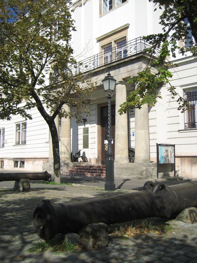 軍事歴史博物館のほんとの入口<br /><br />入口がもっと写真映えするようであれば、さきほどの裏口の写真は削除しようと思いましたが、写真としては、さきほどの裏口の方が気に入っています。