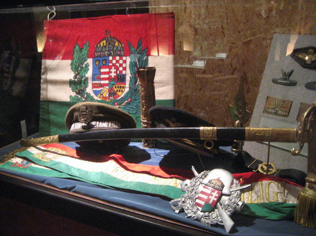 Military Sign &amp; Symbol 部門の展示<br /><br />ハンガリーの国旗や紋章がかっこいいと思ったので@<br />聖なる王冠が紋章の頭にくっついていたんですねぇ。