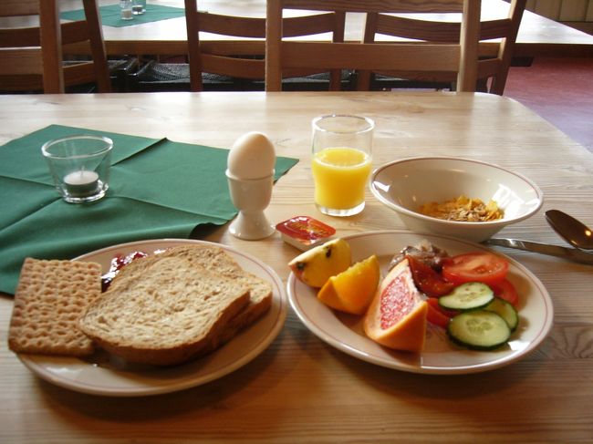 2006年9月15日（金）<br />プレーケストールのユースは朝食付きです。<br />パンやチーズ、フルーツもたくさんあり、豪華版でした。<br /><br /><br />