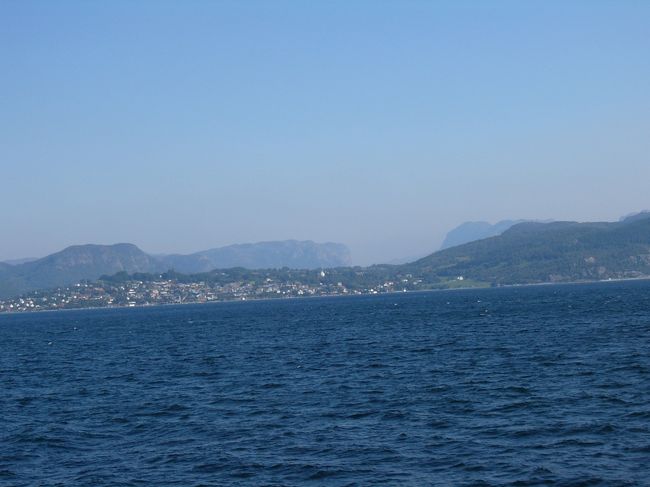 また、バスとフェリーを乗り継いで、スタヴァンゲルへ戻ります。<br />３つのフィヨルドでリーセフィヨルドが行くのに一番苦労した分、とても思い出に残りました。<br />