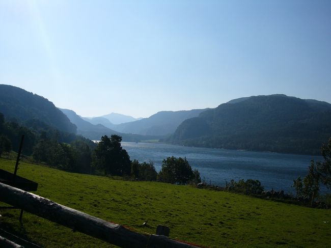 山を下り、ヨースペランのバス停まで結局また1時間くらいかけて歩きました。<br />車道ではなく、住宅街の方の道を通ってしまったため、本当にたどり着くのかかなり心配になりましたが、車道を通っていれば味わえない景色を味わえました。<br /><br /><br />