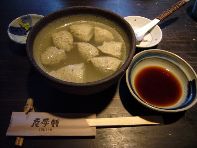 「そばがき」<br />素朴な味…少し濃い目のダシを付けていただきます。<br />