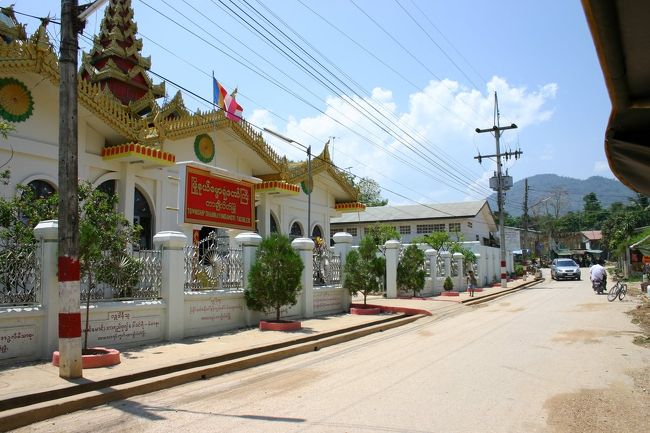 建物もやはりタイとは違った感じ。