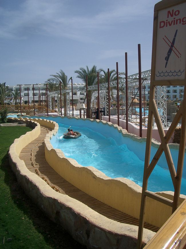 ここには流れるプール？<br />ボートに乗って、遊べる感じ♪