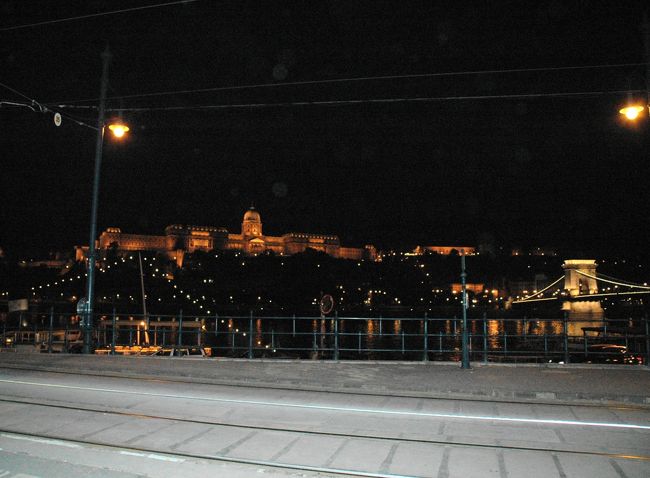 これからライトアップを見に行きます。<br />美しいライトアップも今日で見納めなので頑張って写真を撮りたいと足の疲れも忘れて出かけました。