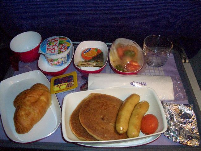 さあ、もう直ぐ到着か、朝食が出て食ったが、結構腹一杯になった。 <br />