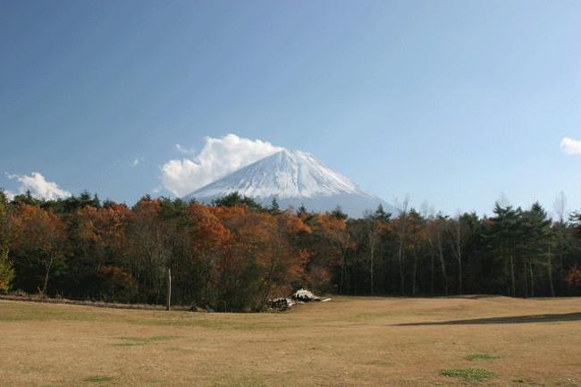 青い空と白い雲。そして富士山です。