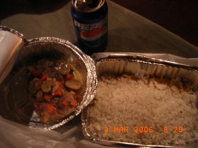 近くのお店でお弁当を購入♪