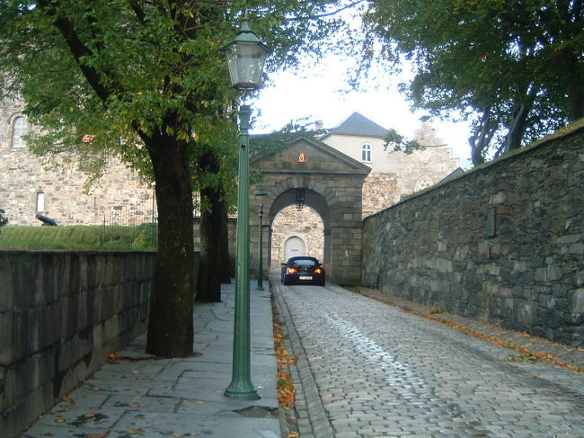 ホテル前から撮った写真です。朝早くのため観光客もほとんどいませんでした。