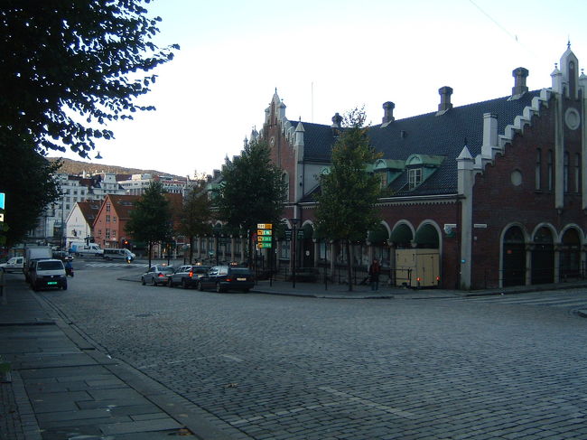 フロイエン山に上がるケーブルカー乗り場へ向かう道です、ベルゲンは山すそに沿って市街が広がっているため坂道も大変多いです。ただ、道は結構綺麗に整備されているので歩き易かったです。