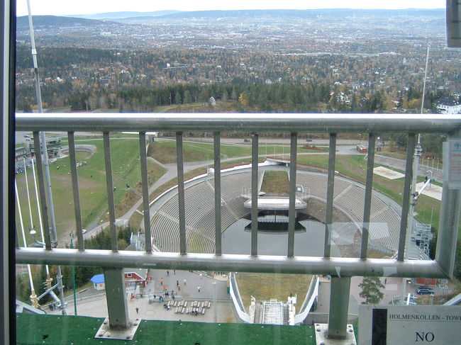 展望台の東側実際ジャンプを飛ぶスタート地点になります。<br />「No!」（飛ぶなという事だと・・）という看板が立っていました。