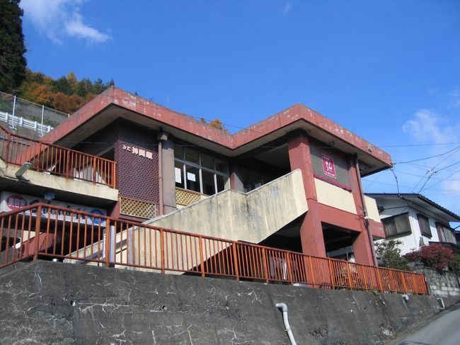 　国鉄時代から変わった駅舎で知られた飛騨神岡駅です。