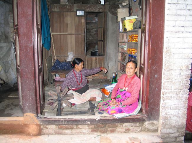 バクタプールの町中で