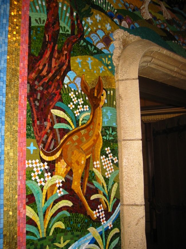 シンデレラ城の入り口<br />モザイクタイルがとってもかわいい!!