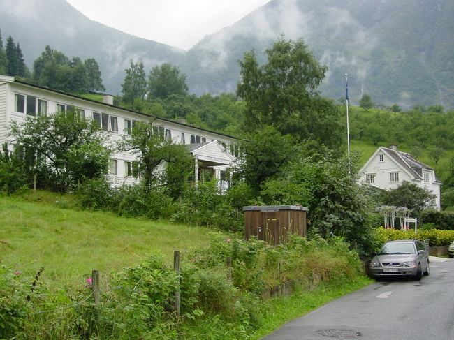 ここ以外に港が見えるホテル見える範囲、数軒だった。