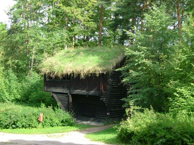 ノルウェー民族博物館へ<br />草に覆われた家　