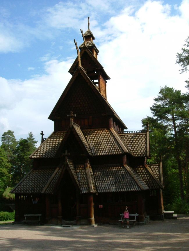 １２００年当時の木造教会スターヴヒルケ