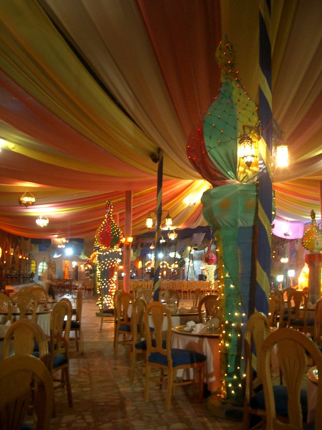 レストランに到着（笑）<br />やっぱりここもちょっと異空間（苦笑）