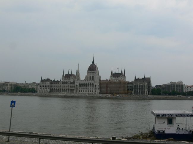 国会議事堂<br />改修工事が続いているらしい。