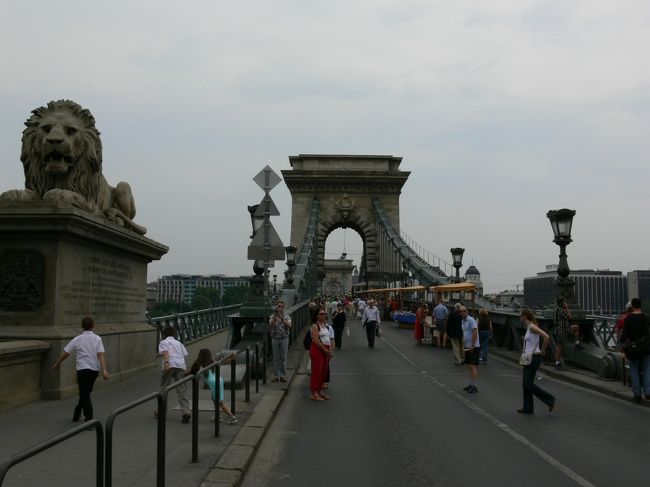 休日は歩行者天国になります。