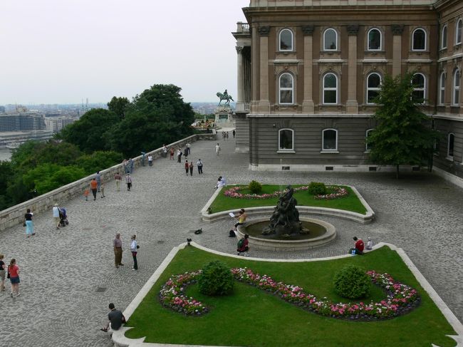 国立美術館前の広場