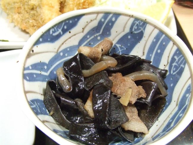 昆布と豚肉煮たやつ。<br /><br />こういう何気ない料理が染みる！