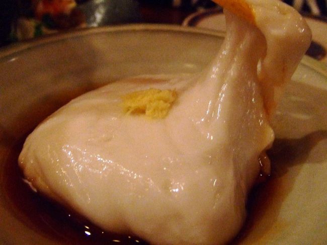 このじーまーみ豆腐ときたら！<br />どうしてこんな伸びるのよ！ドンドルマ級です。<br />ぷるぷるねっとり。激ウマ。