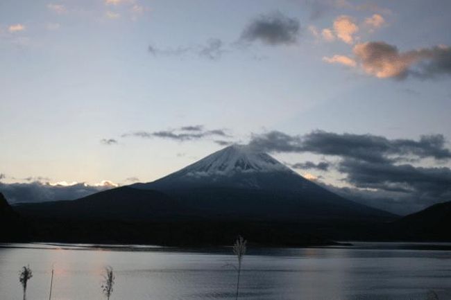 午前６時５１分です。<br />その後、どんどん雲が広がり撮影不可能です。<br />諦めました。ガッカリ!(!)