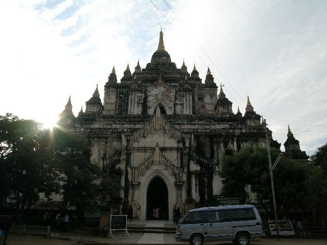 タビィニュ寺院。バガンで一番高い寺院。