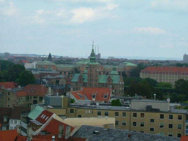 １６４２年に天文観測所として建てられたラウンド･タワーからの市街地<br />