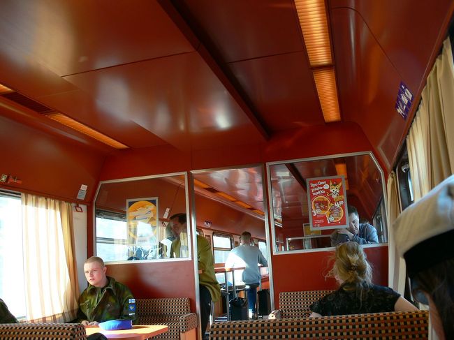 食堂車もあります。