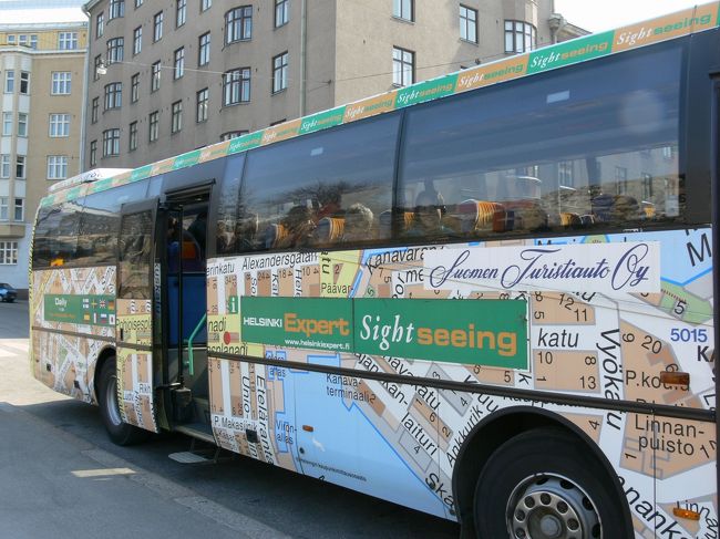 半日バスツアーバス。こちらで市内を回ります。<br />確かヘルシンキカードを買ったので無料で利用できました。