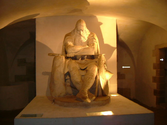 デンマークの伝説の英雄ホルガー･ダンスクの像。近付くとライトが付きます。