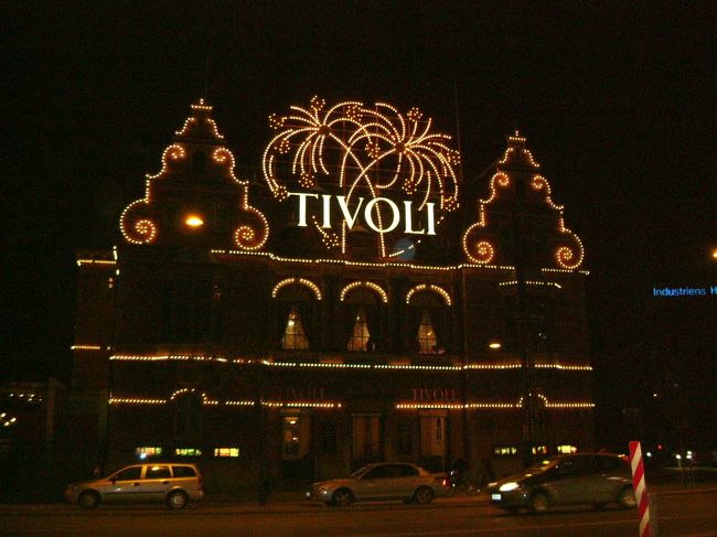 １８４３年オープンのチボリ公園<br />夜はイルミネーションが綺麗です。