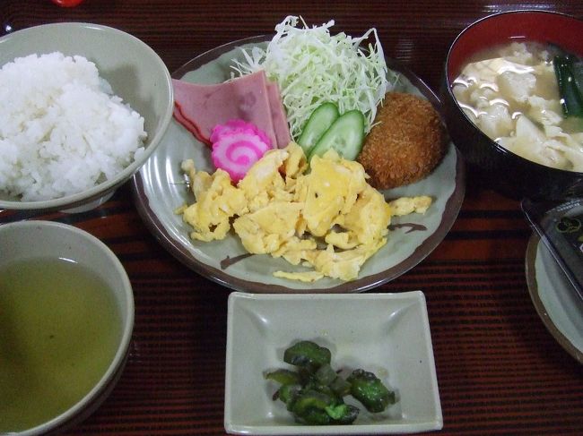 朝ごはん。<br />ちょっとショボすぎやしないか？