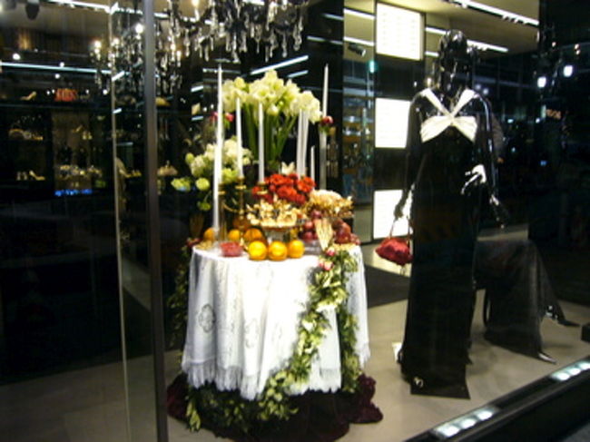 DOLCE＆GABBANAのショーウィンドウもとてもステキ☆