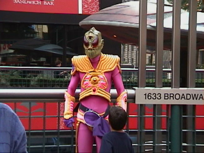 ＮＹには、楽しいテーマレストランがいっぱい<br />メニューのネーミングも楽しい<br />とはいえ、読んで理解するには<br />すごーく時間がかかるけど・・<br />一生懸命聞いたりすれば親切に教えてくれる<br />アメリカ人は懐が深いと・・思った。