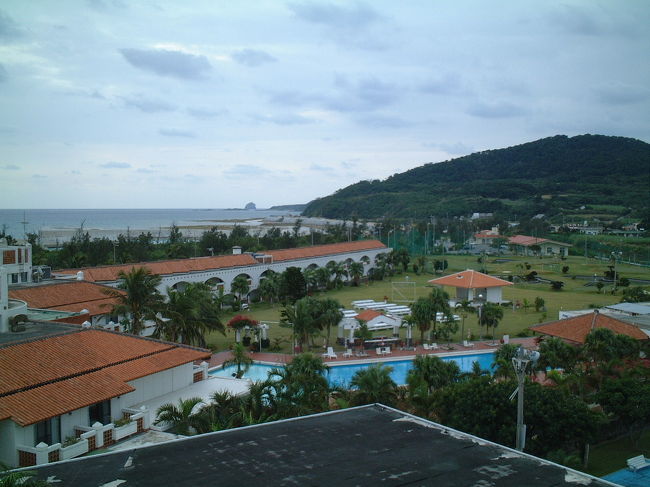 ホテルの部屋から見た風景。<br />海も山も、さとうきび畑も見えます。ちなみに最上階。