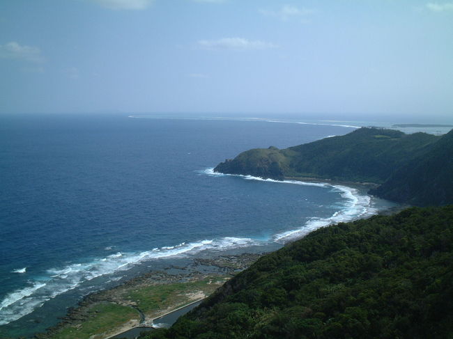 比屋定バンタ。<br />展望台になっていて、眺めが良かったです。風が強かった。