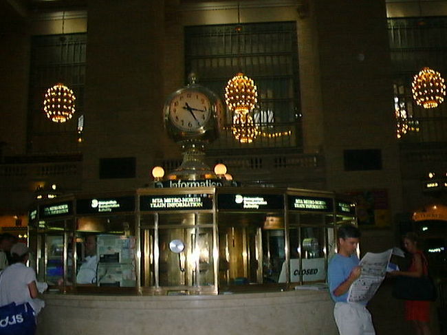 グランドセントラル駅<br />数々の映画で登場している駅<br />オイスターバーの場所がわからず残念<br />聞いて見たけど、発音が悪かったのか<br />本当にその人が知らなかったのか・・うむ。<br />（んなワケないだろうけど）