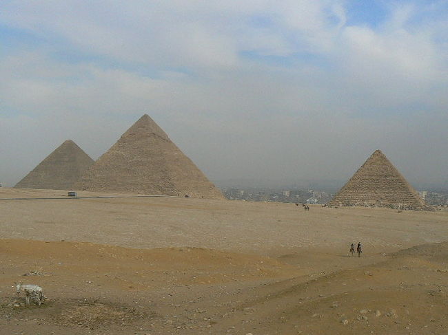 ギザの三大ピラミッド<br />メンカウラー王、カクラー王、クフ王
