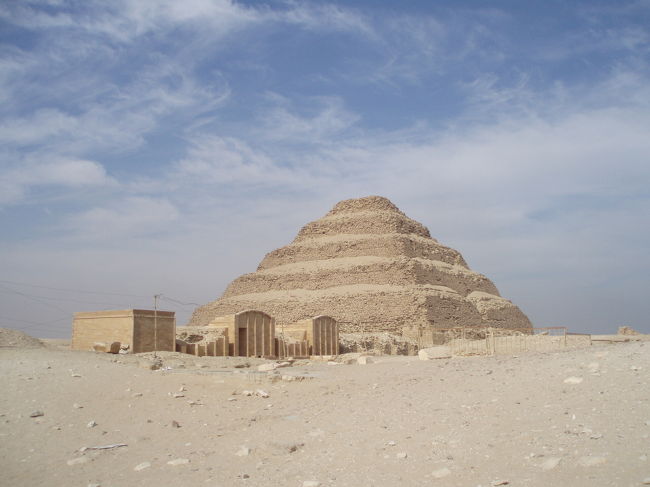 サッカラ、最古のビラミッド
