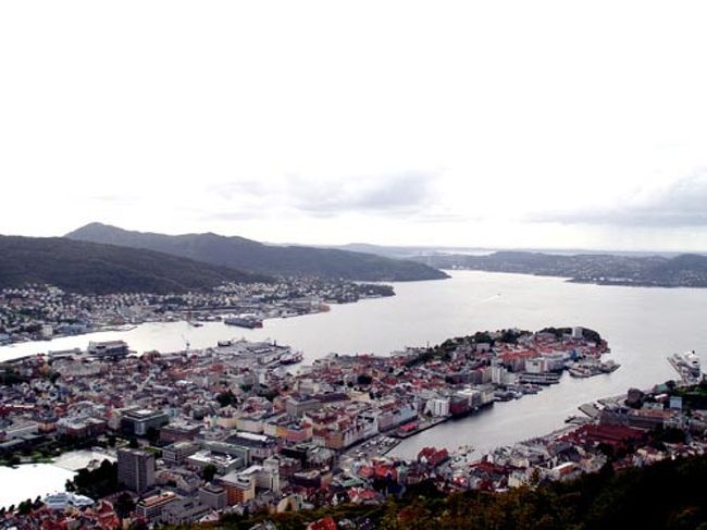 　フロイエン山から眺めたベルゲンの街並みです。フロイエン山へはケーブルカーで登ることが出来ます。ここから眺める夜景もすばらしいです。 