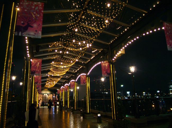 ワールドポーターズから海側へ出る通路。