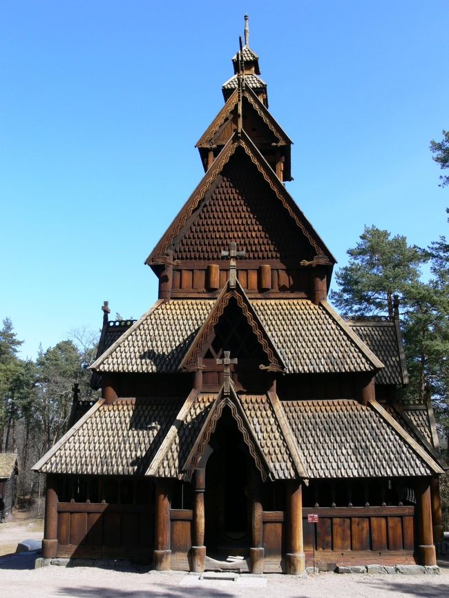 めずらしい木造教会。<br />北の村から運んできたらしい。